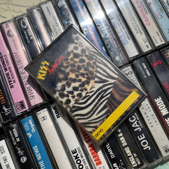 Vintage 1984 Kiss Animalize Cassette Tape - Picture 1 of 3